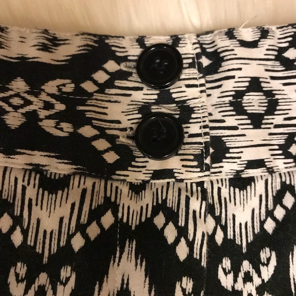 Mid Rise pattern shorts - Picture 2 of 4